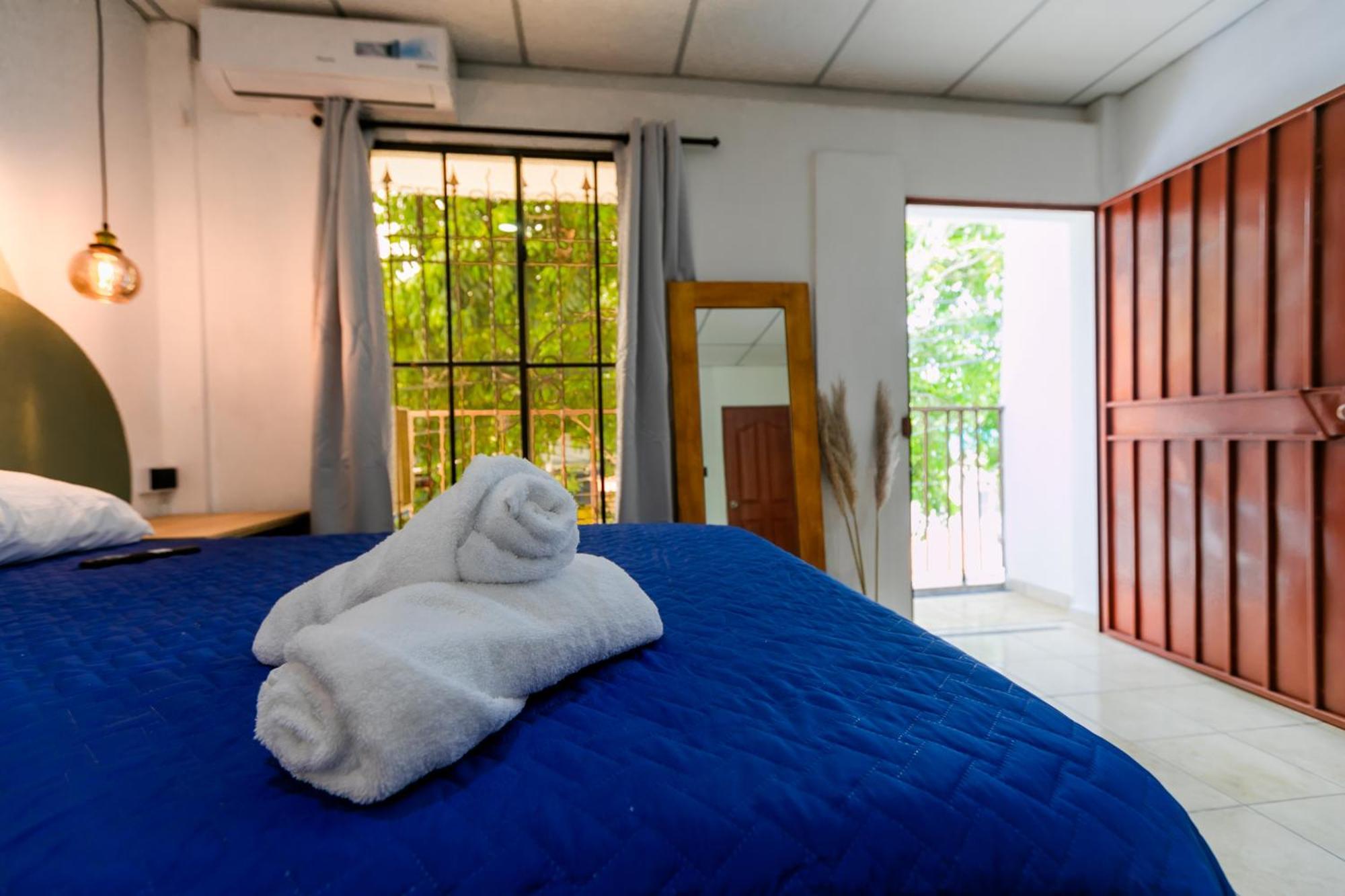 Friendly House Hotel Santa Tecla Bagian luar foto