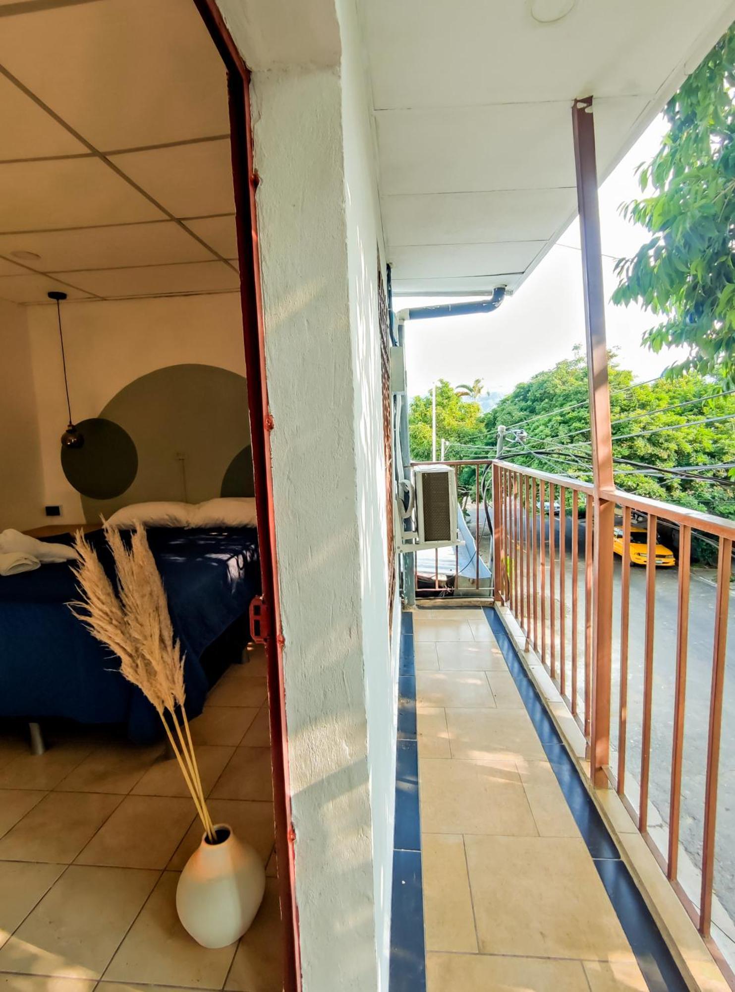 Friendly House Hotel Santa Tecla Bagian luar foto
