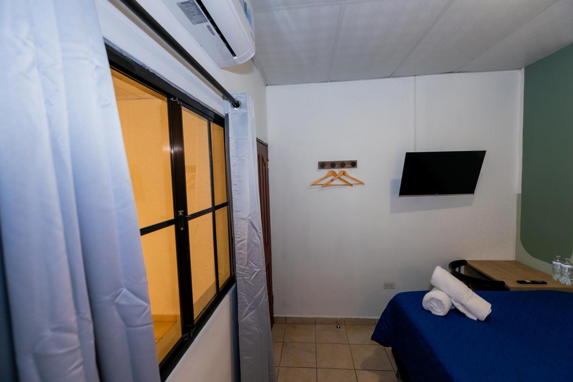 Friendly House Hotel Santa Tecla Bagian luar foto