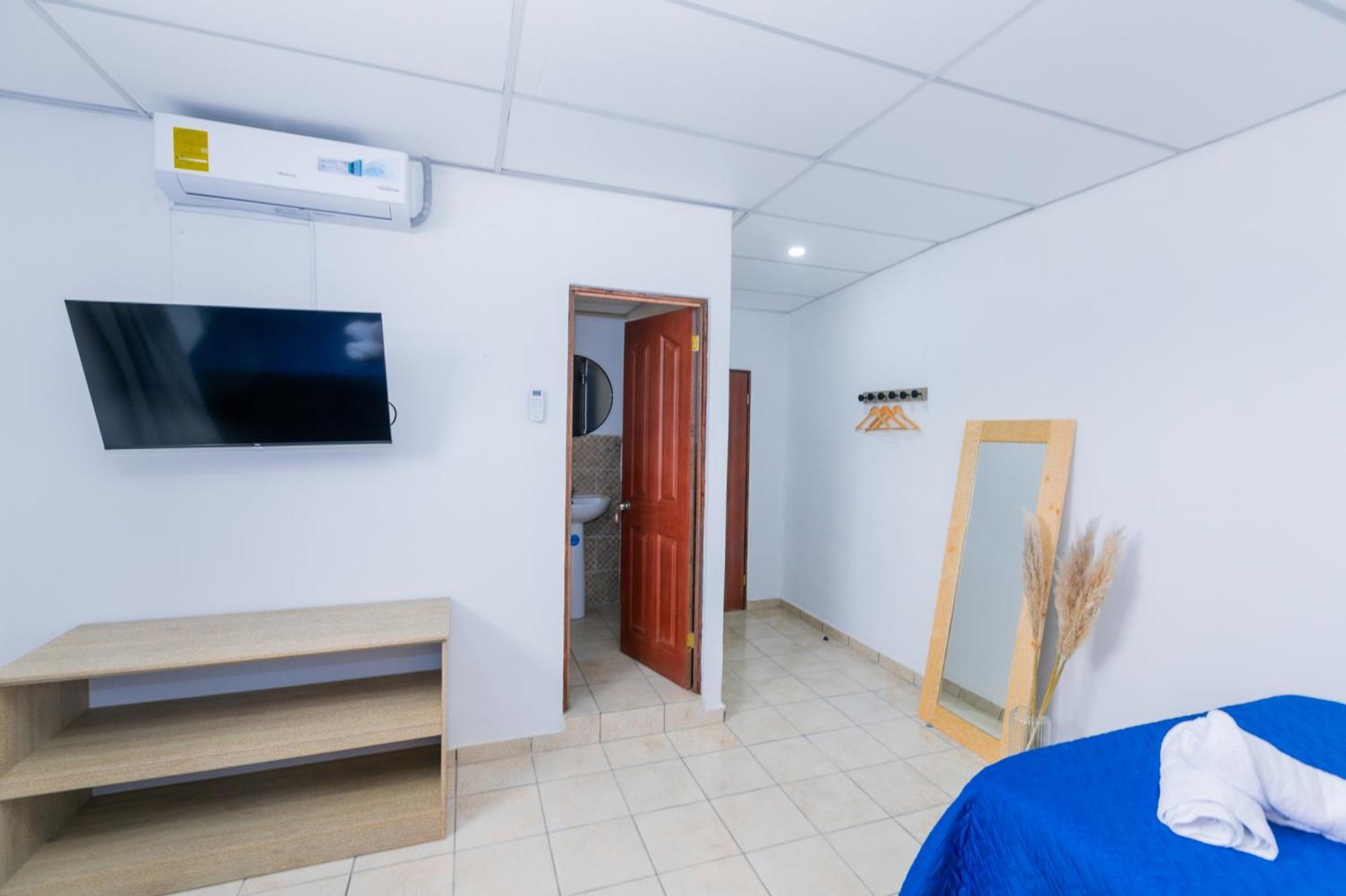 Friendly House Hotel Santa Tecla Bagian luar foto