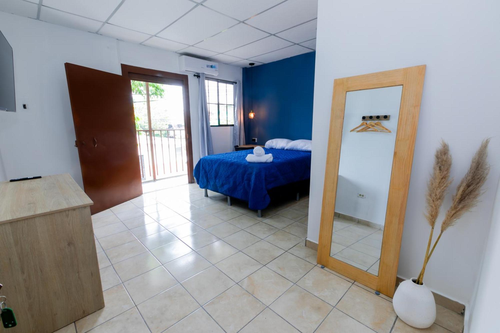 Friendly House Hotel Santa Tecla Bagian luar foto
