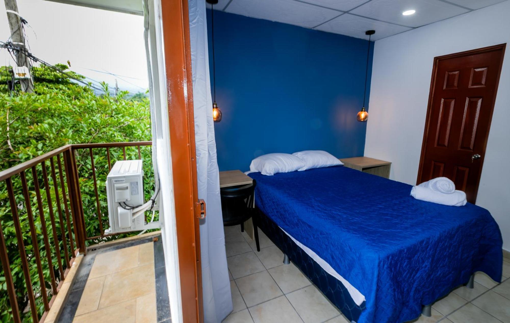 Friendly House Hotel Santa Tecla Bagian luar foto